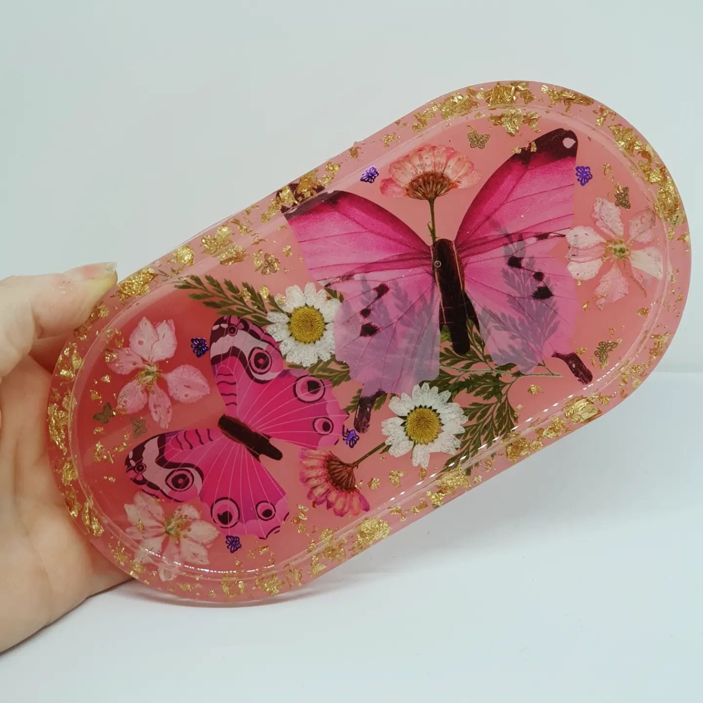 Ashtrays, bowls, empty pockets