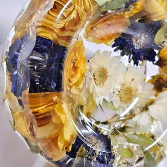 Ashtrays, bowls, empty pockets