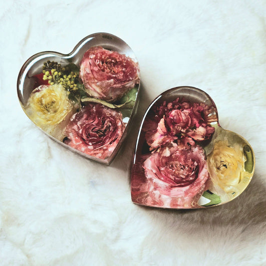 Square bouquet package + heart paperweight