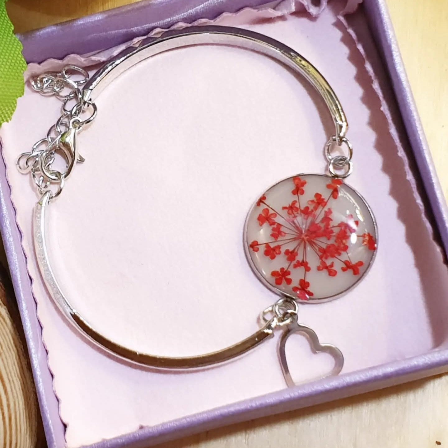 Bracciale in acciaio, resina e fiori essiccati
