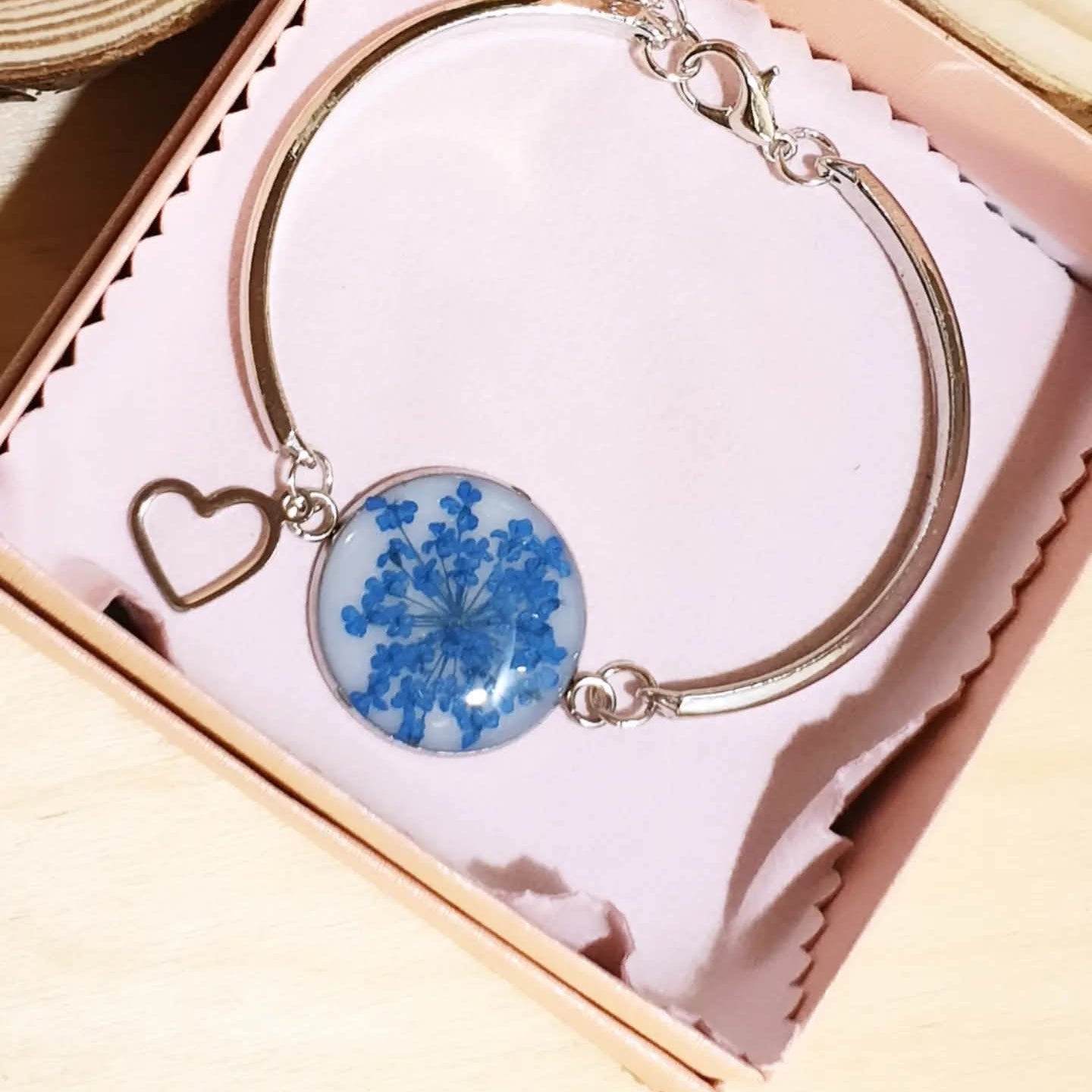 Bracciale in acciaio, resina e fiori essiccati
