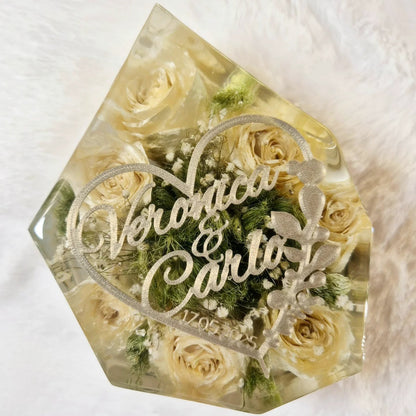 Gemma in resina e fiori essiccati