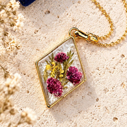 Ciondolo Haru | Oro, fiori e resina