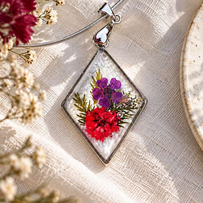 Ciondolo Haru | Argento, fiori e resina