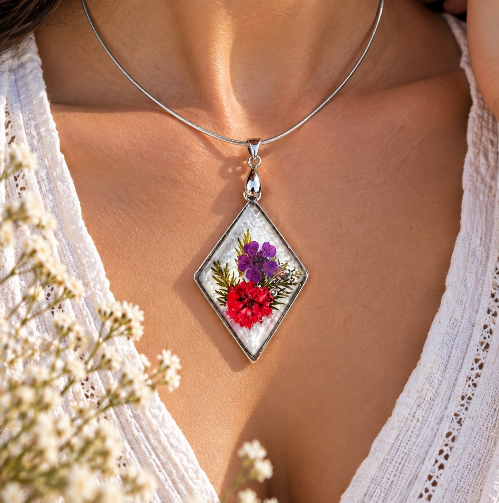 Ciondolo Haru | Argento, fiori e resina